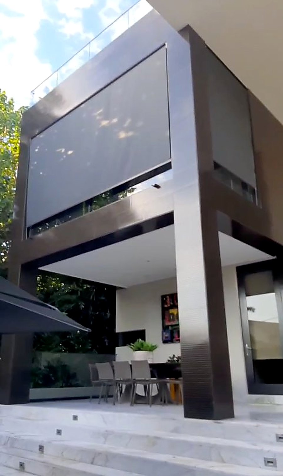 Two-storey motorized patio screen