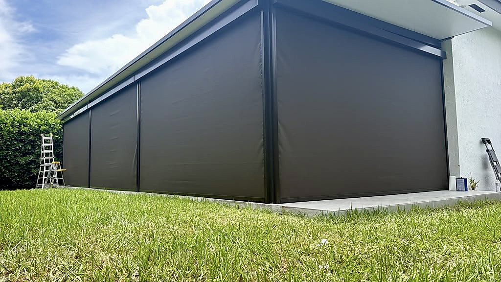 Screens wrapping the corner of a two-storey patio